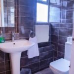 Our Short Term Apartments Luton offer 5-bedroom accommodation near Luton Airport. Perfect for teams, families, and business travellers!