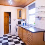 Our Short Term Apartments Luton offer 5-bedroom accommodation near Luton Airport. Perfect for teams, families, and business travellers!