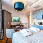 Discover luxury serviced accommodation in Edinburgh at Rìgh Residences, offering stylish apartments near top attractions and business hubs.