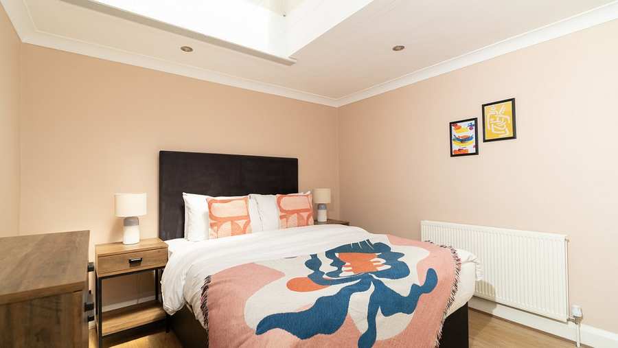 Hammersmith Grove Apartment - West London Serviced Apartments - London | Urban Stay
