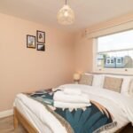 Book Serviced Apartments Hammersmith for a stylish stay with easy access to central London. Perfect for business or leisure.