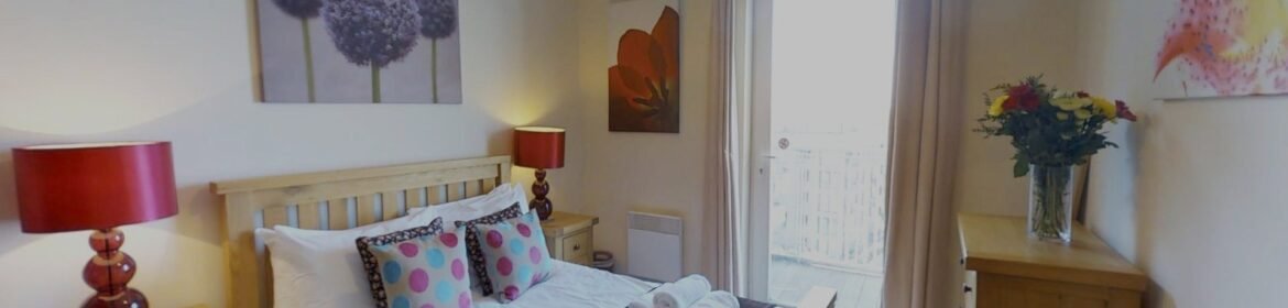 Holiday Apartments Cambridge For Leisure Stays | Urban Stay Holiday Apartments Cambridge at Warren Close. Modern stays near Cambridge Station, business parks and top city sights. Book Now