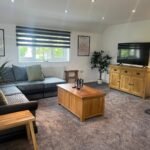 Modern Horley Serviced Apartment near Gatwick Airport with Wi-Fi, transport links, business hubs, shops, theatre, and countryside attractions