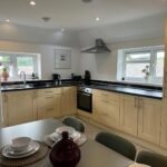 Modern Horley Serviced Apartment near Gatwick Airport with Wi-Fi, transport links, business hubs, shops, theatre, and countryside attractions