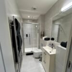 Chertsey Serviced Apartments with parking near Thorpe Park, Heathrow, and London. Perfect for business and leisure stays in Surrey.