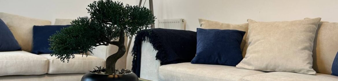 Chichester Serviced Accommodation with garden, parking and easy transport to business parks and attractions. Book West Sussex Apartments now