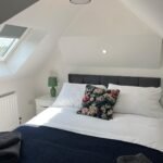 Modern Horley Serviced Apartment near Gatwick Airport with Wi-Fi, transport links, business hubs, shops, theatre, and countryside attractions