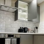 Horsham Serviced Accommodation with free parking near station, business parks and attractions. Ideal for business and leisure stays.Book now