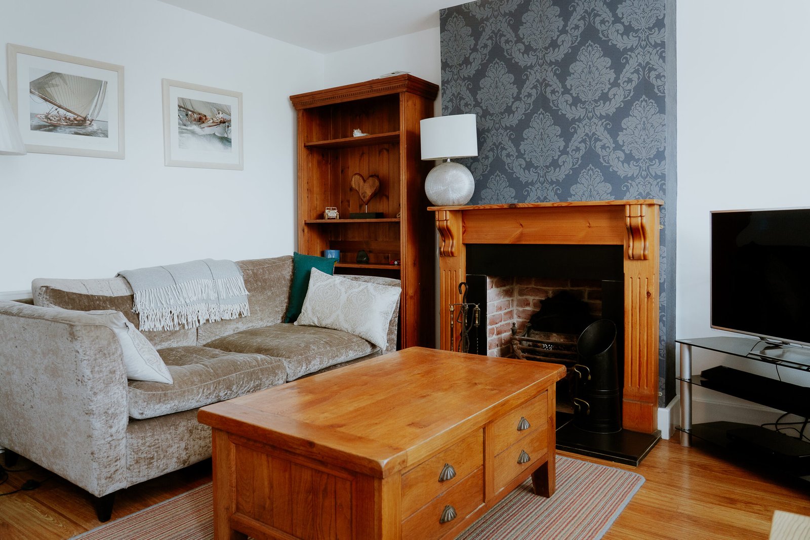 Horsham Serviced Apartments For Short & Long Stays |Urban Stay Horsham-Serviced-Apartments-For-Short-&-Long-Stays-|Urban-Stay