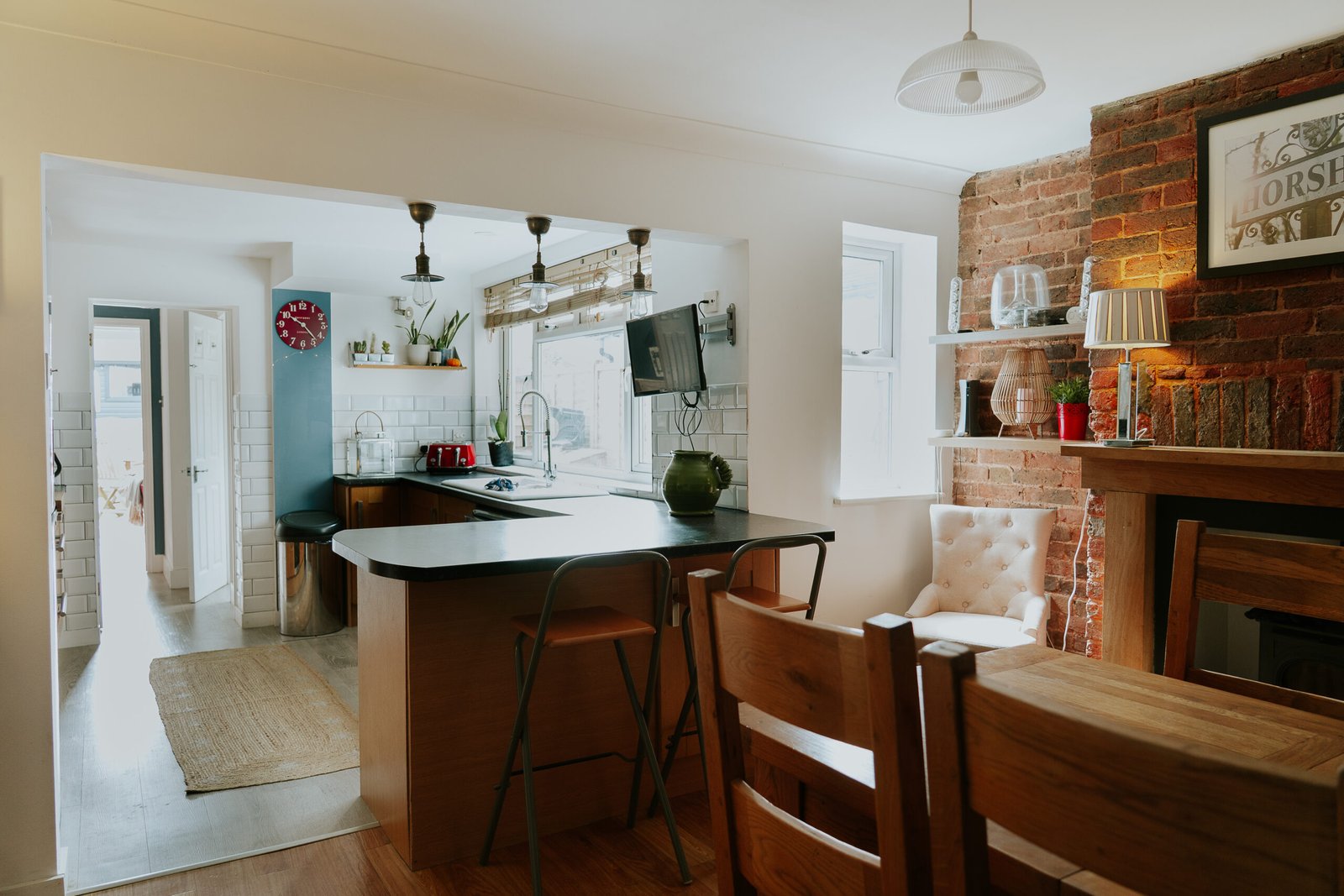 Horsham Serviced Apartments For Short & Long Stays |Urban Stay Stylish-Horsham-Serviced-Apartments-with-garden,-Wi-Fi-and-smart-TV.-Close-to-station,-business-hubs,-shops-and-family-attractions.-Book-Now