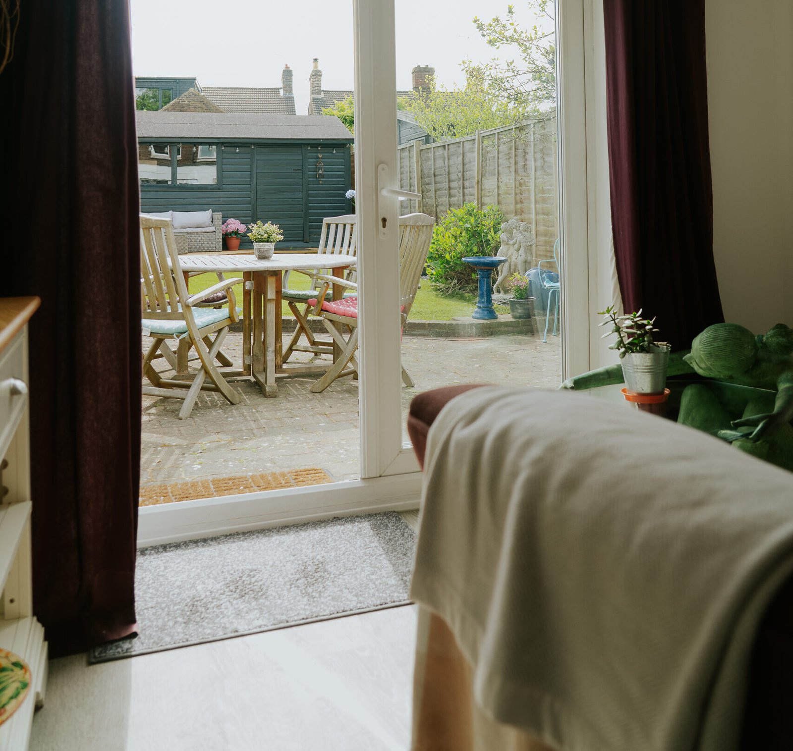 _DSC3883 (1) Stylish-Horsham-Serviced-Apartments-with-garden,-Wi-Fi-and-smart-TV.-Close-to-station,-business-hubs,-shops-and-family-attractions.-Book-Now