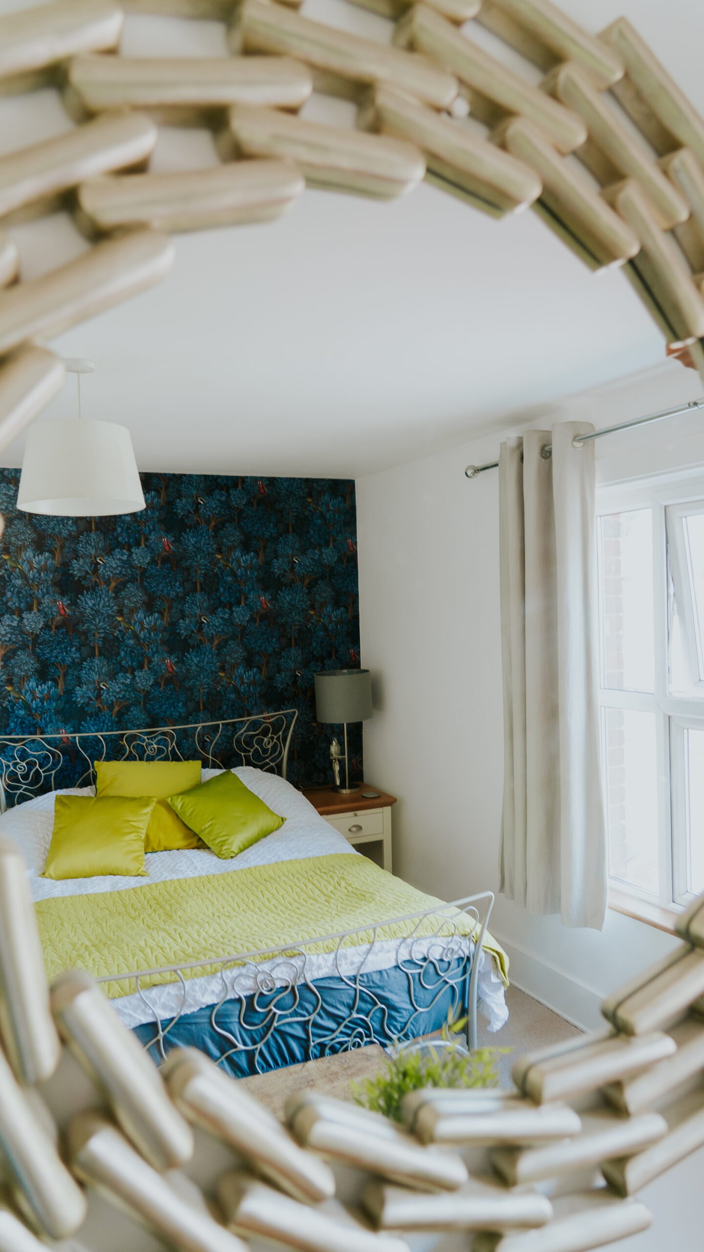 Horsham Serviced Apartments For Short & Long Stays |Urban Stay Stylish-Horsham-Serviced-Apartments-with-garden,-Wi-Fi-and-smart-TV.-Close-to-station,-business-hubs,-shops-and-family-attractions.-Book-Now