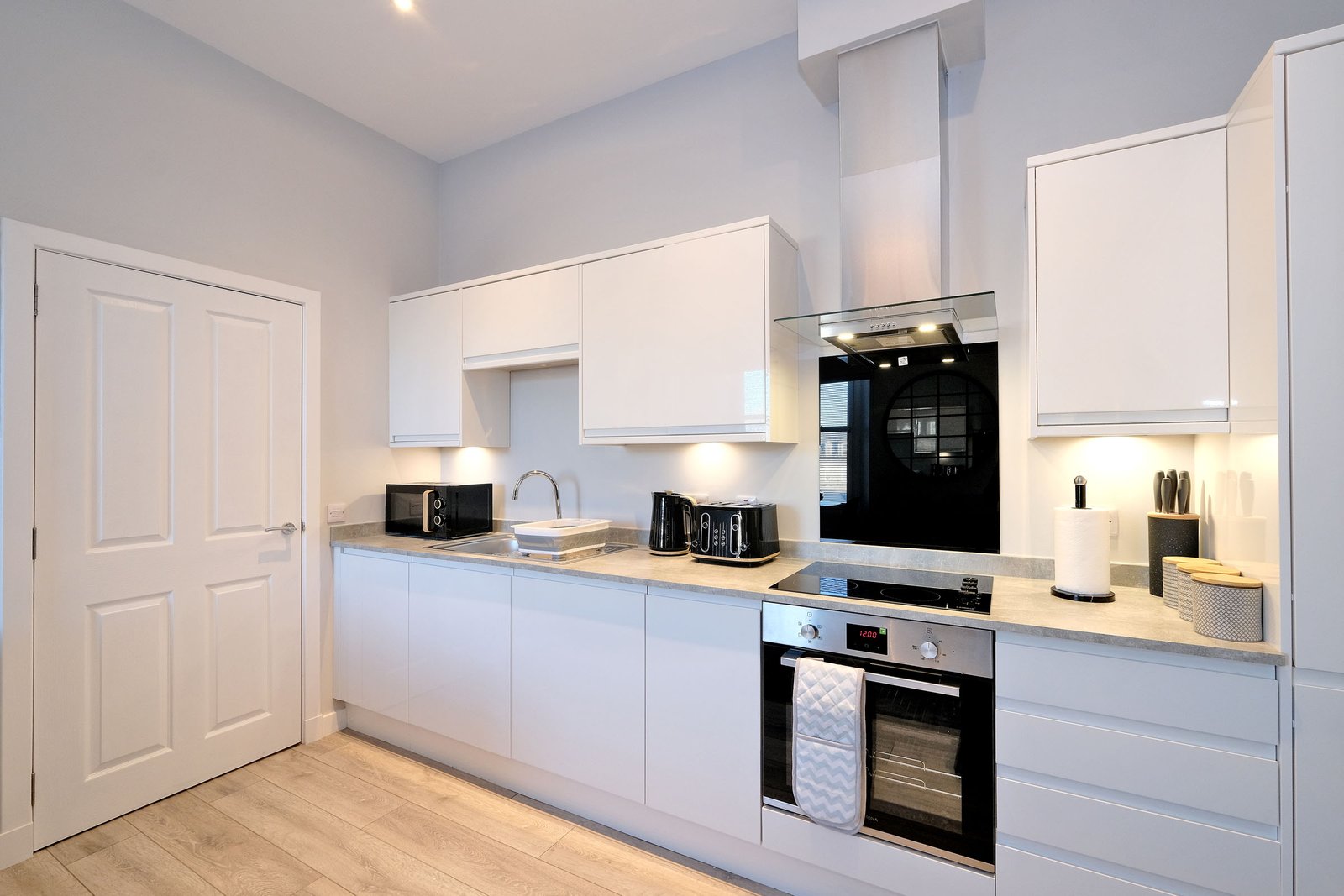 Aberdeen Corporate Rentals – City Centre Apartments | Urban stay Book-Aberdeen-Corporate-Rentals-at-Union-House.-Modern-serviced-apartments-in-the-city-centre,-perfect-for-business-and-leisure-stays.