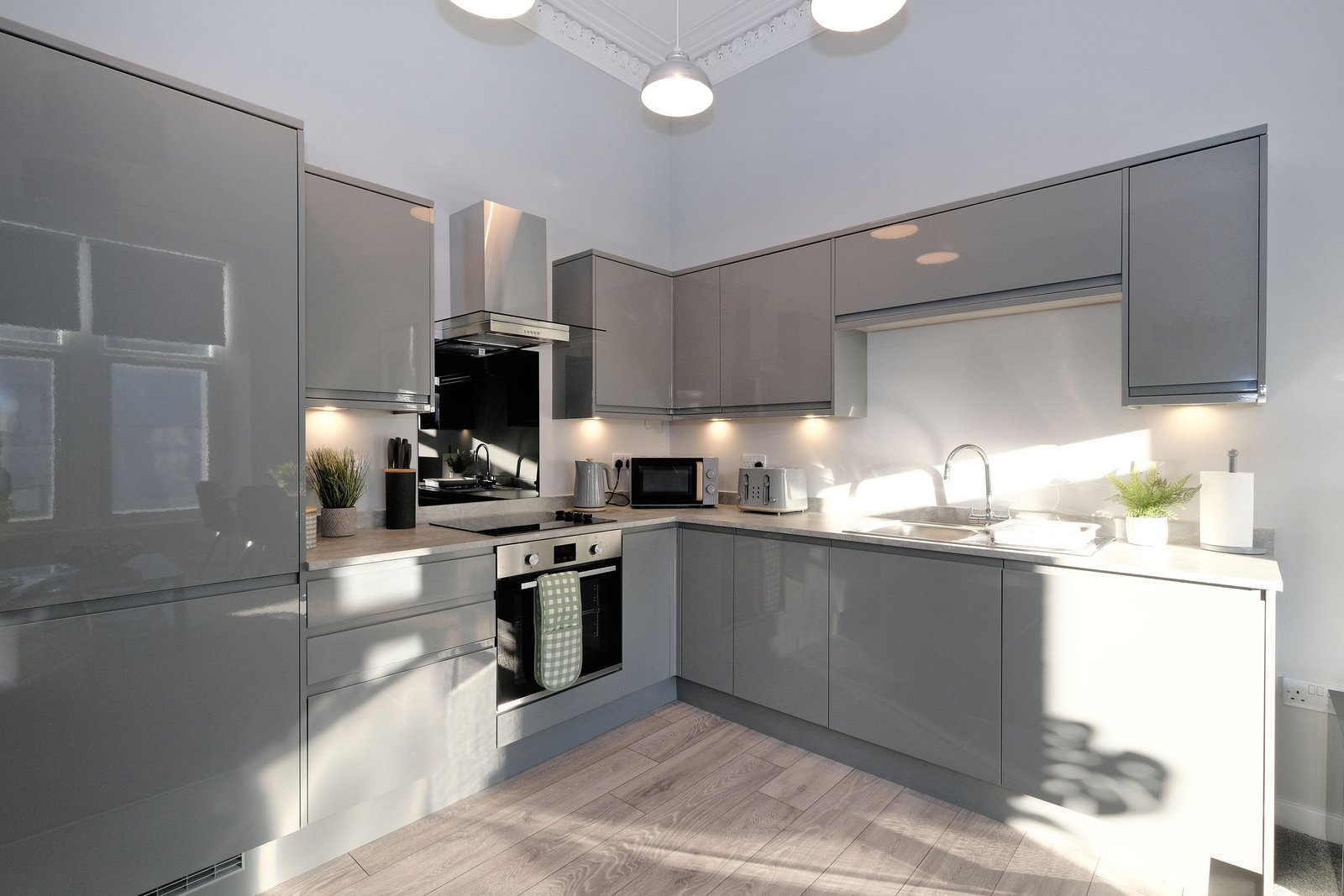 Aberdeen Corporate Rentals – City Centre Apartments | Urban stay Book-Aberdeen-Corporate-Rentals-at-Union-House.-Modern-serviced-apartments-in-the-city-centre,-perfect-for-business-and-leisure-stays.