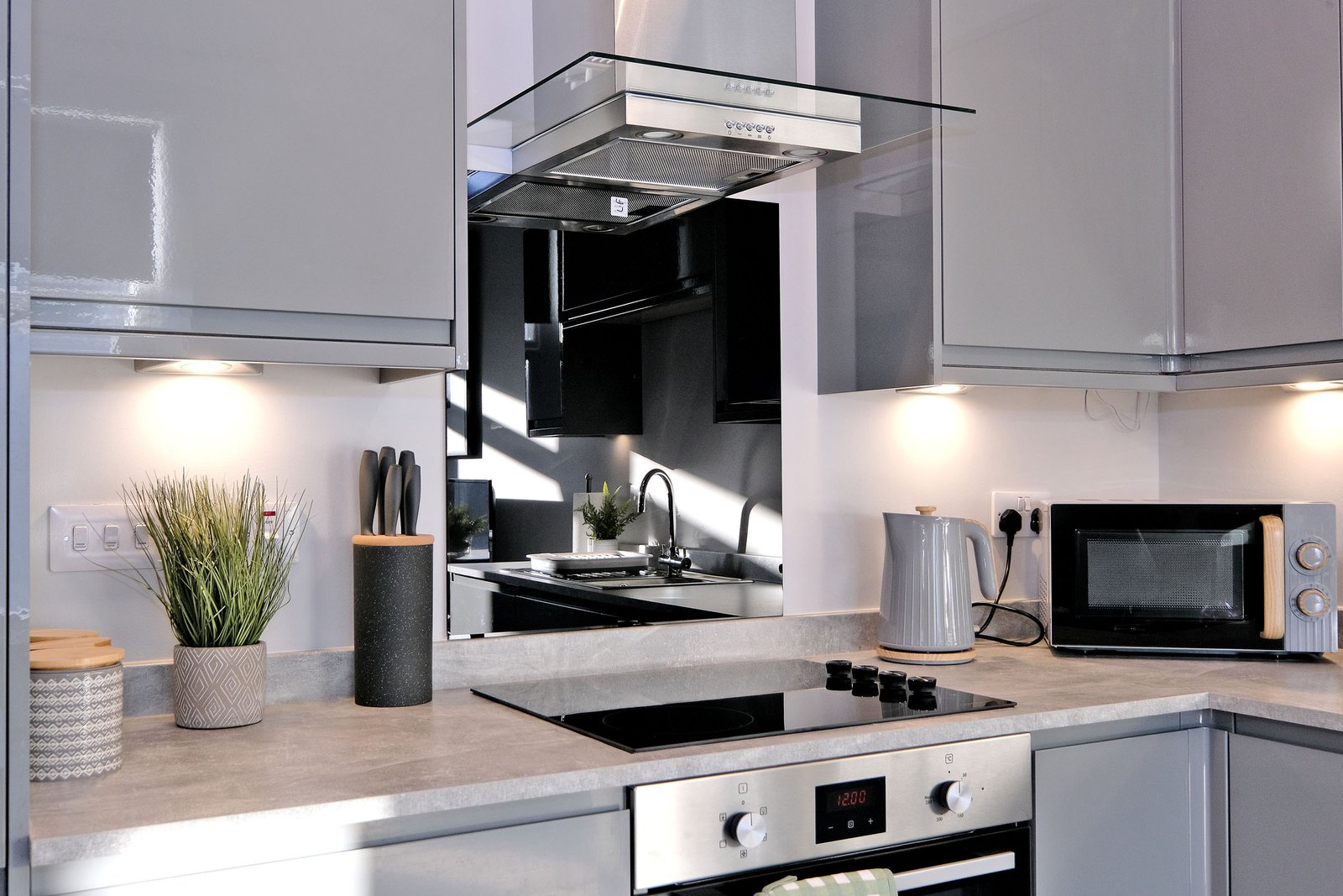 Aberdeen Corporate Rentals – City Centre Apartments | Urban stay Book-Aberdeen-Corporate-Rentals-at-Union-House.-Modern-serviced-apartments-in-the-city-centre,-perfect-for-business-and-leisure-stays.