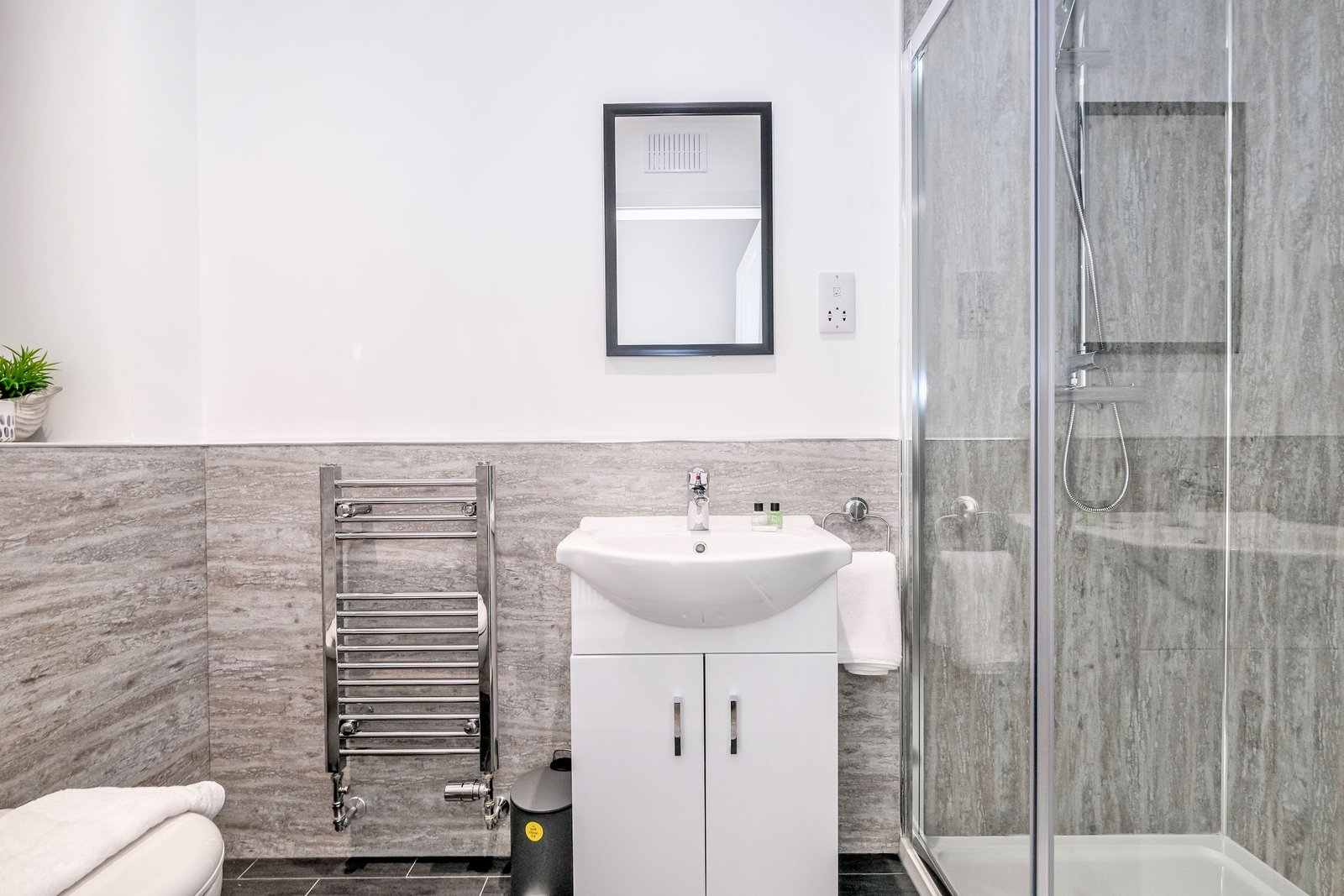 Aberdeen Corporate Rentals – City Centre Apartments | Urban stay Book-Aberdeen-Corporate-Rentals-at-Union-House.-Modern-serviced-apartments-in-the-city-centre,-perfect-for-business-and-leisure-stays.