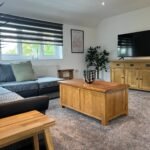 Modern Horley Serviced Apartment near Gatwick Airport with Wi-Fi, transport links, business hubs, shops, theatre, and countryside attractions