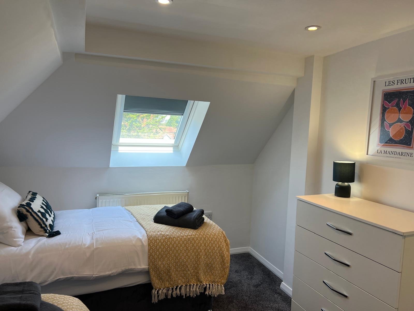Modern Horley Serviced Apartment near Gatwick Airport with Wi-Fi, transport links, business hubs, shops, theatre, and countryside attractions