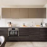 Modern short term apartments in Leeds City Centre, ideal for business and leisure stays near shops, offices, transport, and top attractions.