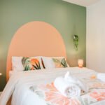 Holiday Rentals Manchester at Knowle Drive. Close to MediaCity, Trafford Centre, and transport hubs. Ideal for business and leisure stays.