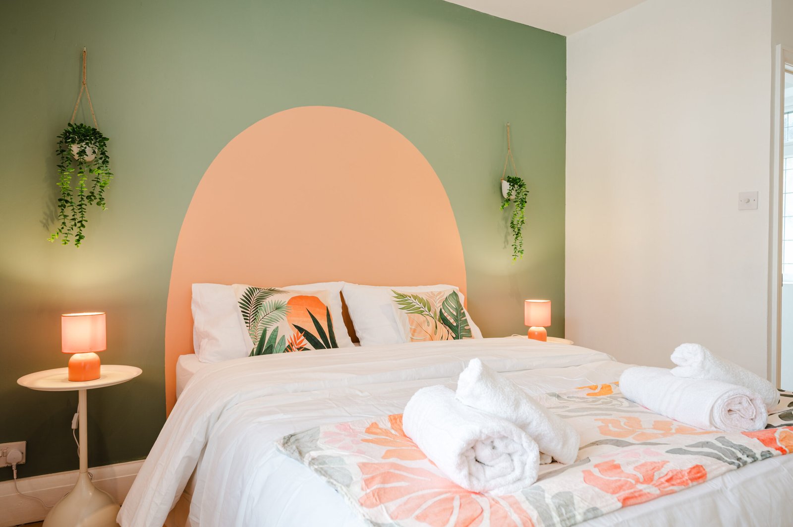 Knowle Drive Apartment Serviced Apartments - Manchester | Urban Stay