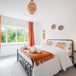 Holiday Rentals Manchester at Knowle Drive. Close to MediaCity, Trafford Centre, and transport hubs. Ideal for business and leisure stays.