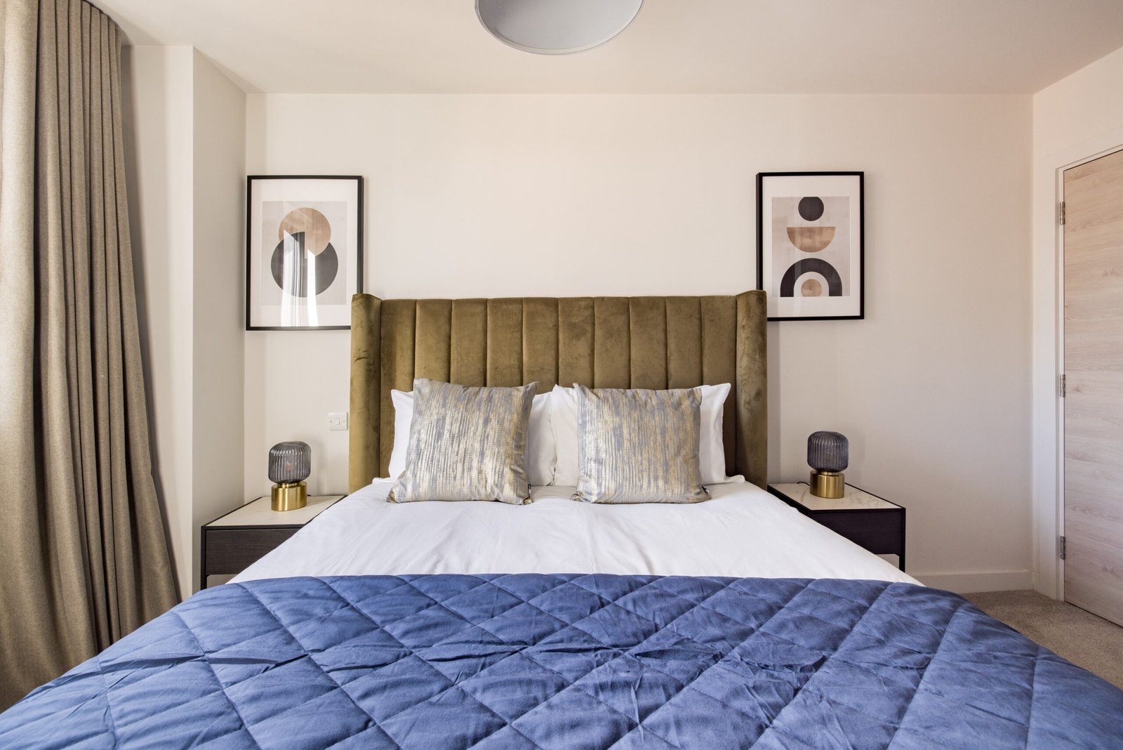 Book Holiday Rentals in Leeds for your corporate relocation, contractor stay or weekend getaway. We offer the cheapest accommodation in Leeds