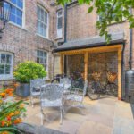 Luxury holiday rentals in Luton near the airport, business parks, and attractions. Perfect for short stays and corporate travel. Book Now
