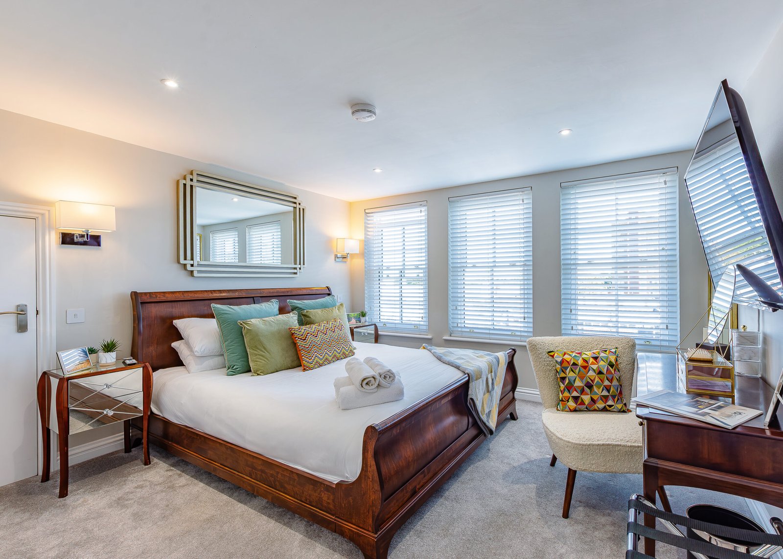 High Street Apartment Serviced Apartments - Luton | Urban Stay