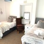 Stylish 2-bedroom Holiday Apartments Crawley, perfect for business and leisure. Close to transport links, shopping, and local attractions.
