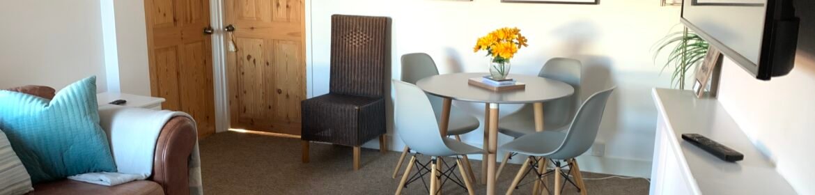 Holiday Apartments Crawley For Business & Lesiure | Urban Stay Stylish 2-bedroom Holiday Apartments Crawley, perfect for business and leisure. Close to transport links, shopping, and local attractions.