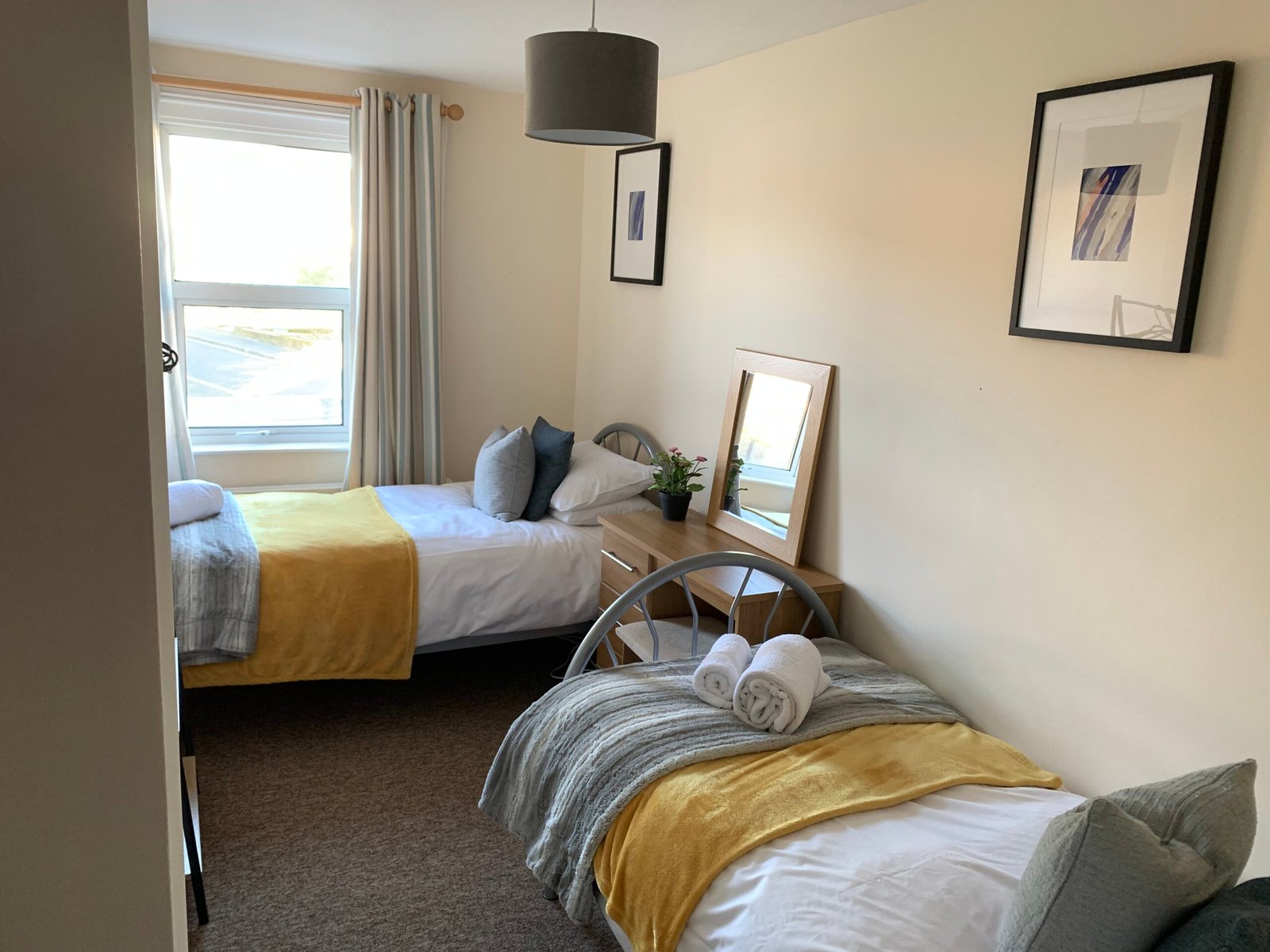 Mill Road Apartment Serviced Apartments - Crawley | Urban Stay
