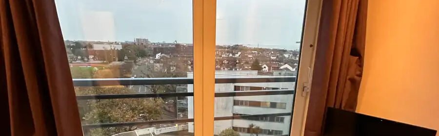 Holiday Rentals Portsmouth For Short & Long Stays | Urban Stay Holiday Rentals Portsmouth at Crescent Building, Gunwharf Quays, offering modern 1-bed apartments near shops, transport, and top attractions.