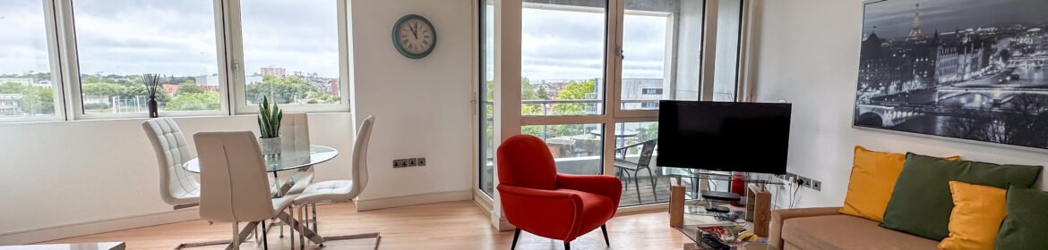Short Term Apartments Portsmouth For Short Stays | Urban Stay Short Term Apartments Portsmouth at Gunwharf Quays near shops, attractions, transport links and business hubs. Book Now