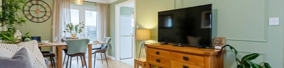 Short Let Apartments Brighton For Short & Long Stays | Urban Stay Charming house in Worthing, near Brighton. Perfect for short stays with great transport links. Book your Short Let Apartments Brighton today!