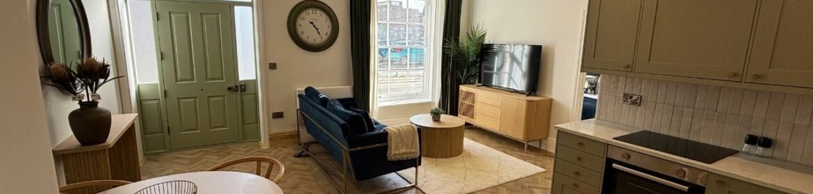 Stay at Rolleston Street for stylish serviced apartments in Bath. Enjoy modern amenities, city attractions, transport links, & business hubs.