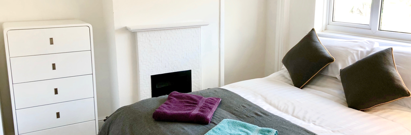 Short Let Apartments Didcot For Short & Long Stays | Urban Stay Short Let Apartments Didcot offers modern stays near Didcot Parkway, Harwell Campus, and top attractions in Oxfordshire. Book Now