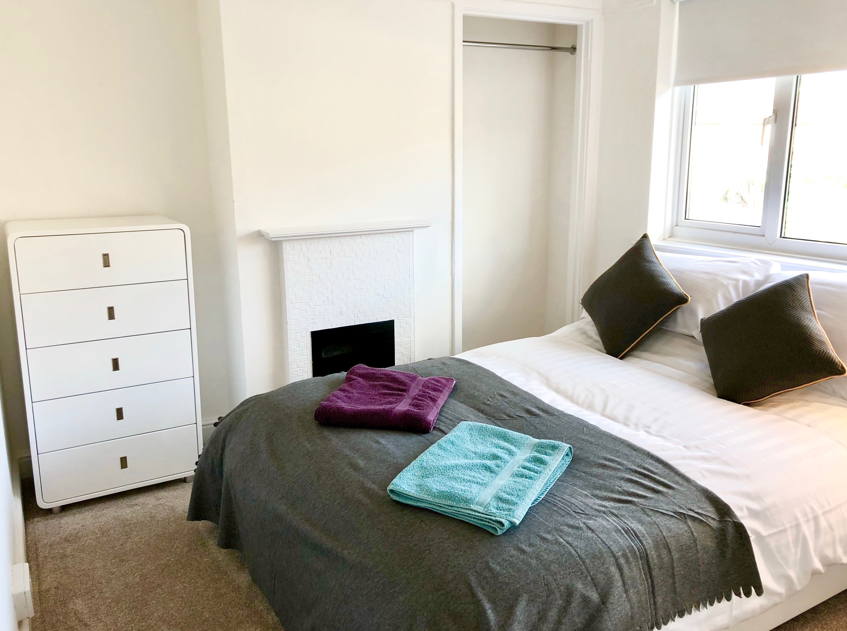 Short Let Apartments Didcot offers modern stays near Didcot Parkway, Harwell Campus, and top attractions in Oxfordshire. Book Now