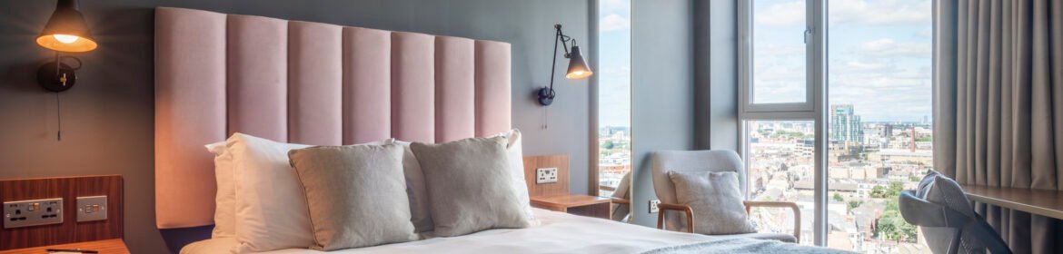 Discover Aldgate Serviced Accommodation near Tower Bridge and Liverpool Street. Luxury stays with transport, businesses & top sights nearby.