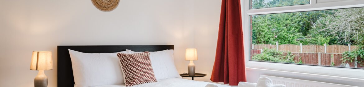 Accommodation Manchester Prestwich – 3-Bed House for Short Lets Fully furnished short let accommodation Manchester. A 3-bed house for 7 adults. Ideal for contractors, relocations, families, and students.