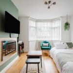 Fully furnished short let accommodation Manchester. A 3-bed house for 7 adults. Ideal for contractors, relocations, families, and students.