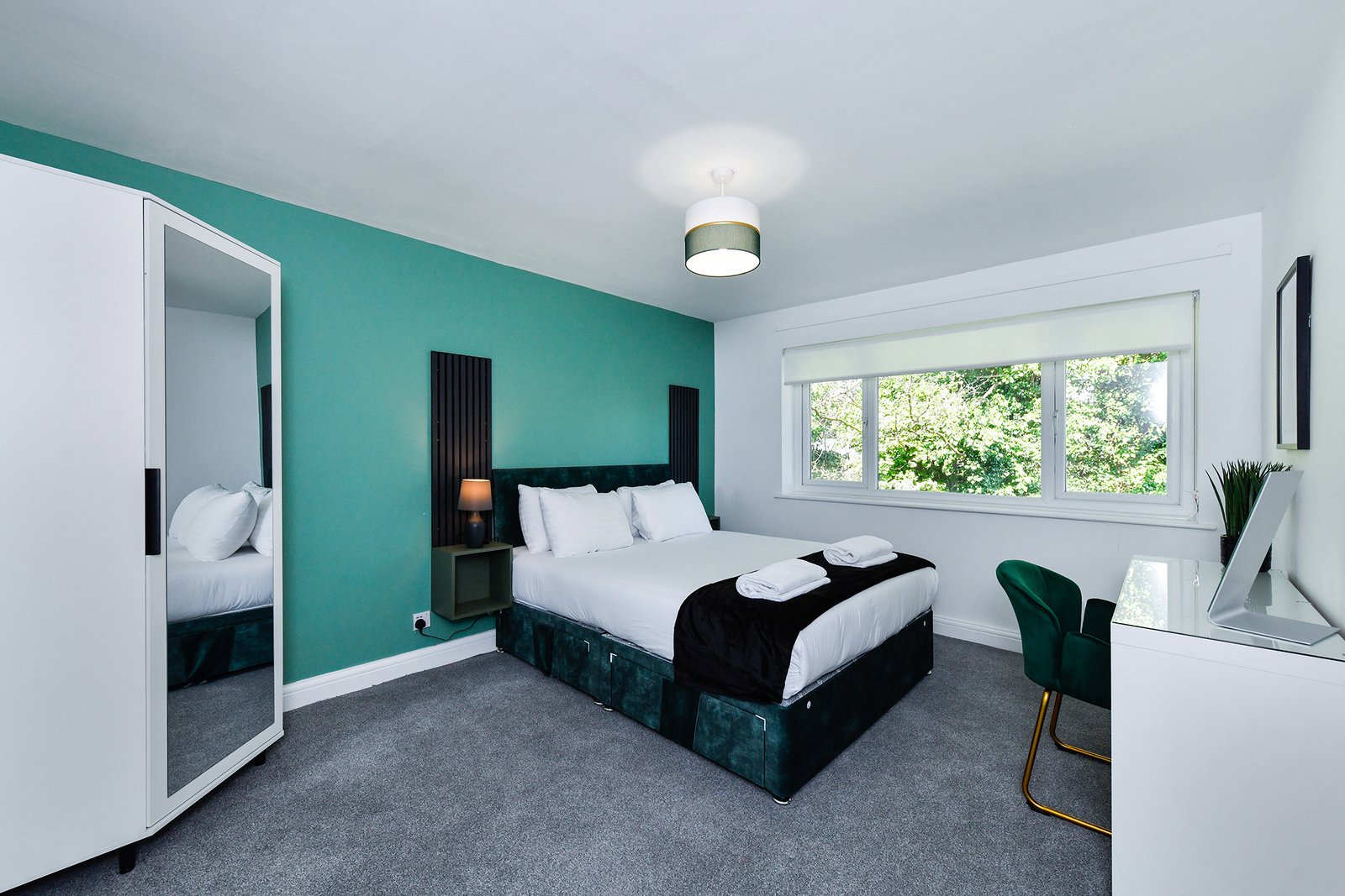 Nottingham Holiday Rentals Midlands – Thoresby Court Apartments Modern-Nottingham-Holiday-Rentals-near-the-city-centre,-train-station-and-university!-Book-furnished-short-let-apartments-for-corporate-stays