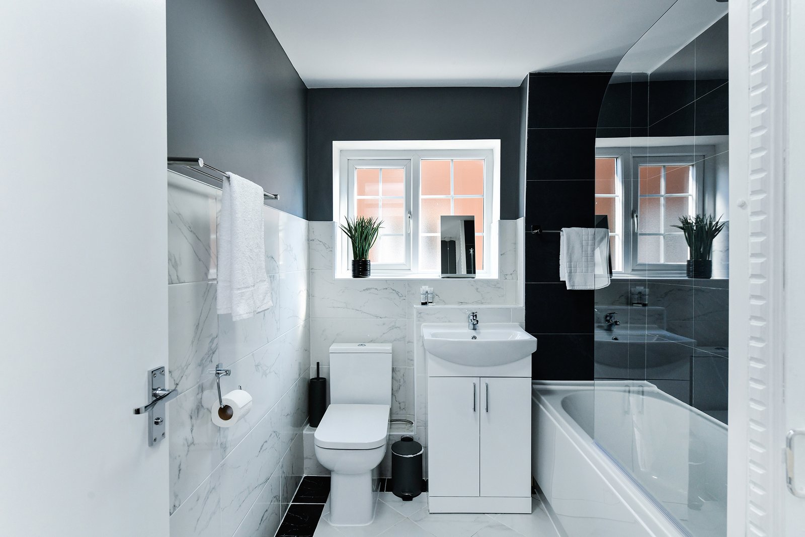 Nottingham Holiday Rentals Midlands – Thoresby Court Apartments Modern-Nottingham-Holiday-Rentals-near-the-city-centre,-train-station-and-university!-Book-furnished-short-let-apartments-for-corporate-stays