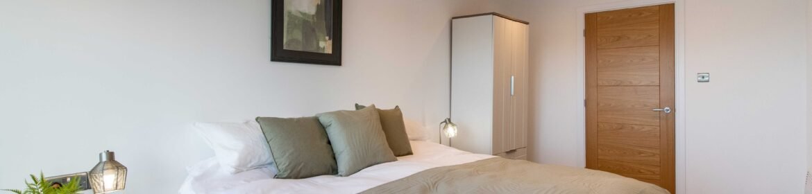 Book cheap serviced apartments in Leeds near Leeds University and City Centre. Our short let accommodation comes fully furnished incl all bills