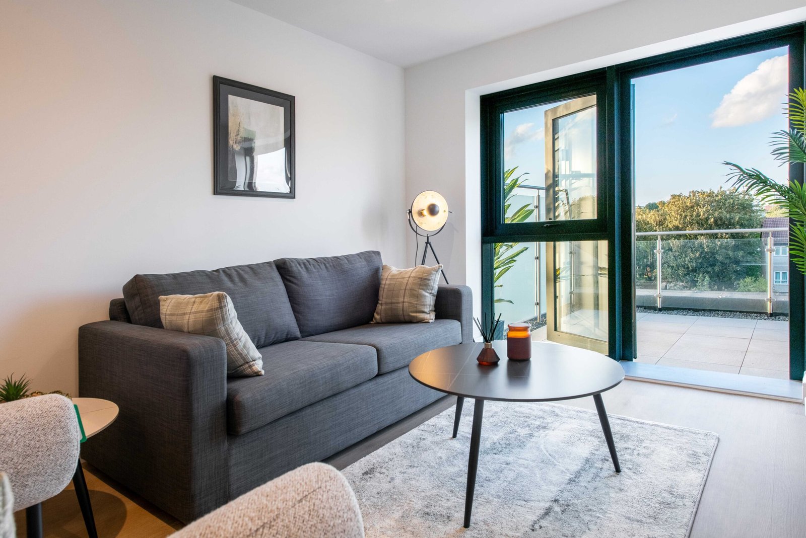 Serviced Apartments in Leeds For Long & Short Stays | Urban Stay Book-cheap-serviced-apartments-in-Leeds-near-Leeds-University-and-City-Centre.-Our-short-let-accommodation-comes-fully-furnished-incl-all-bills