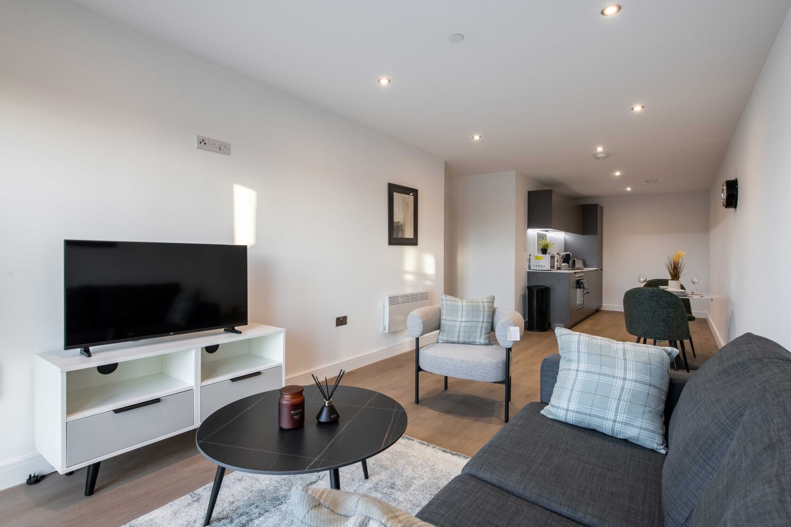 Serviced Apartments in Leeds For Long & Short Stays | Urban Stay Book-cheap-serviced-apartments-in-Leeds-near-Leeds-University-and-City-Centre.-Our-short-let-accommodation-comes-fully-furnished-incl-all-bills