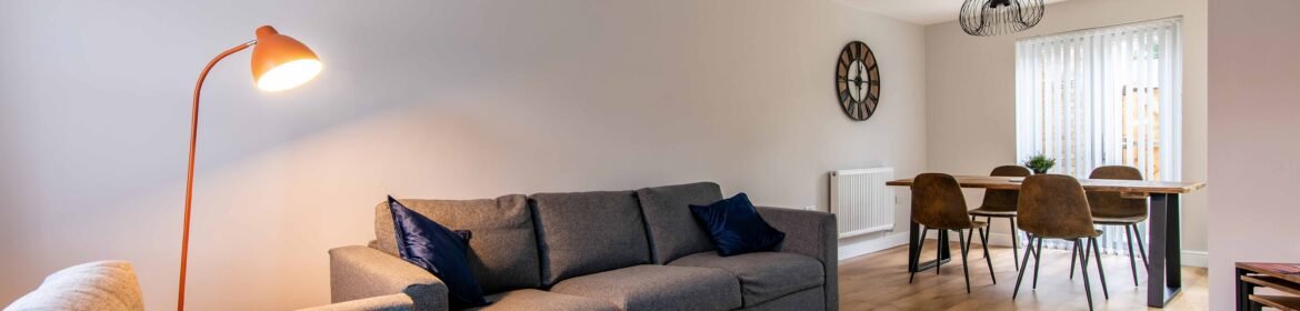 Enjoy comfort at Langdown House Apartment, stylish Nottingham family accommodation in Bulwell near Nottingham Castle, Wollaton Hall.