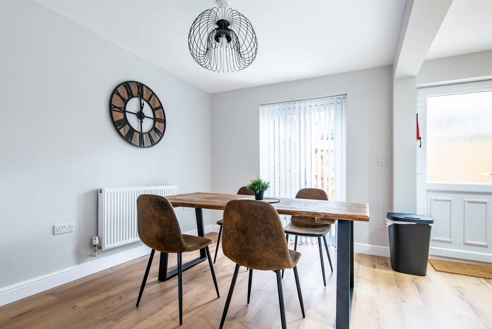 Enjoy comfort at Langdown House Apartment, stylish Nottingham family accommodation in Bulwell near Nottingham Castle, Wollaton Hall.