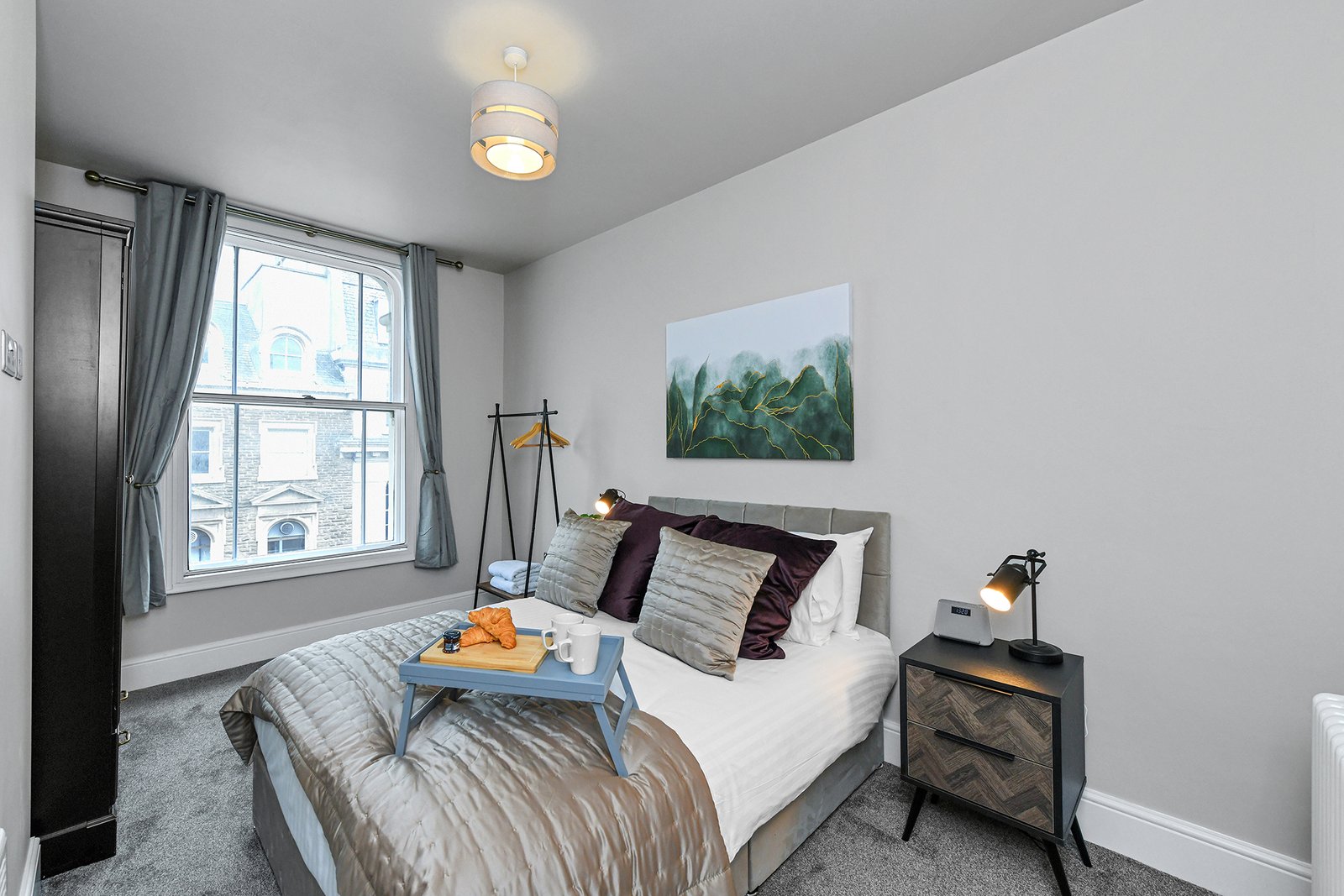 Holiday Rentals Nottingham Centre – Market Street Apartments Our-Holiday-Rentals-in-Nottingham-Centre-offer-fully-furnished-short-let-apartments-for-corporate-relocation,-contractor-and-insurance-stays.