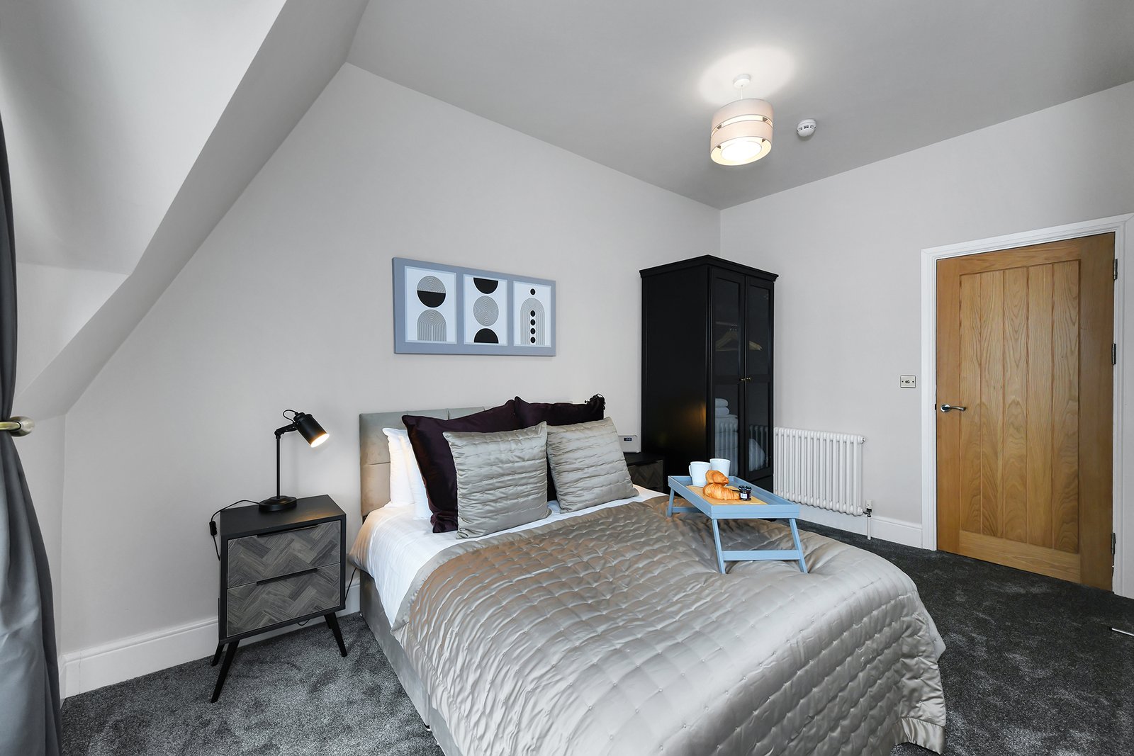 Holiday Rentals Nottingham Centre – Market Street Apartments Our-Holiday-Rentals-in-Nottingham-Centre-offer-fully-furnished-short-let-apartments-for-corporate-relocation,-contractor-and-insurance-stays.